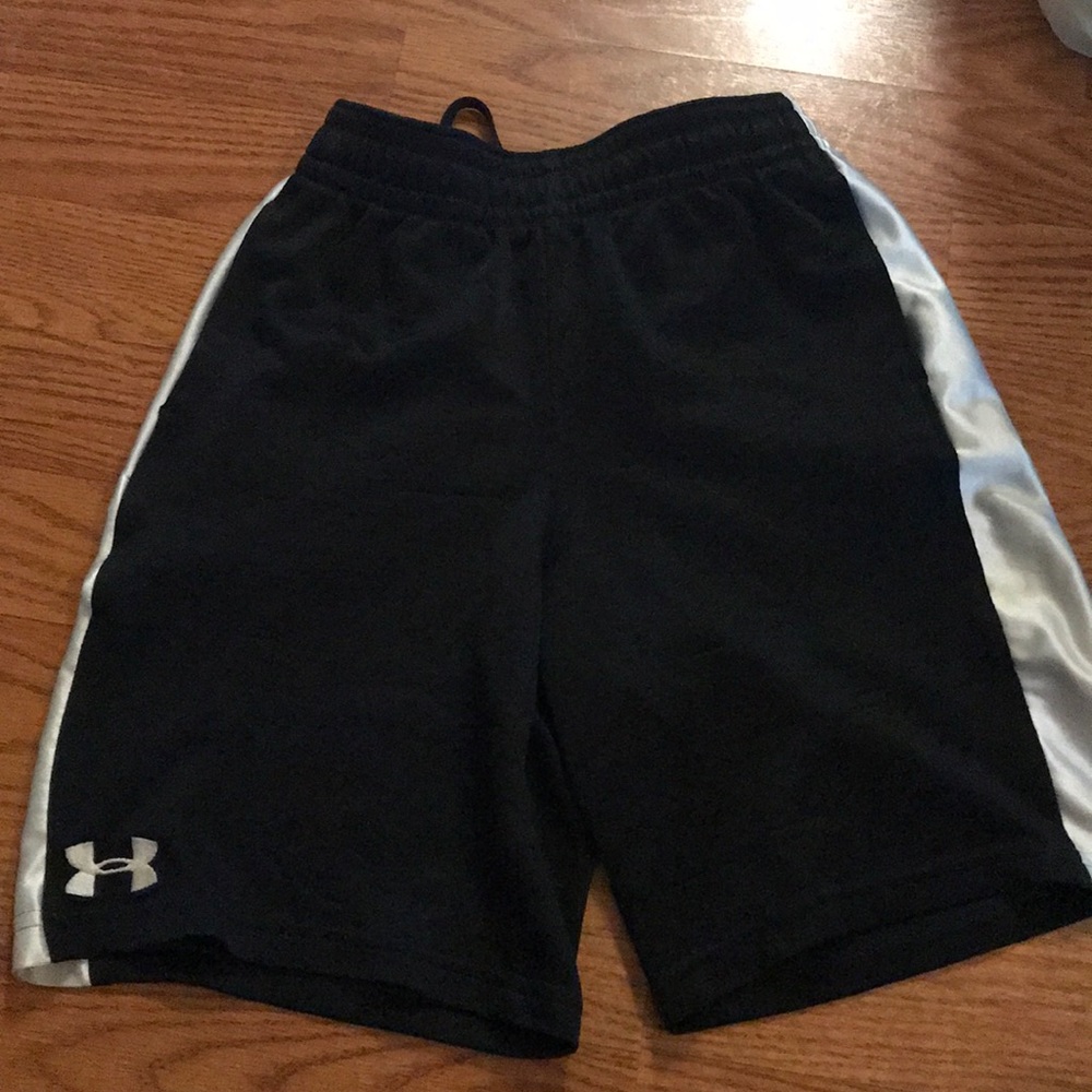 Boys Under Armour 5T shorts